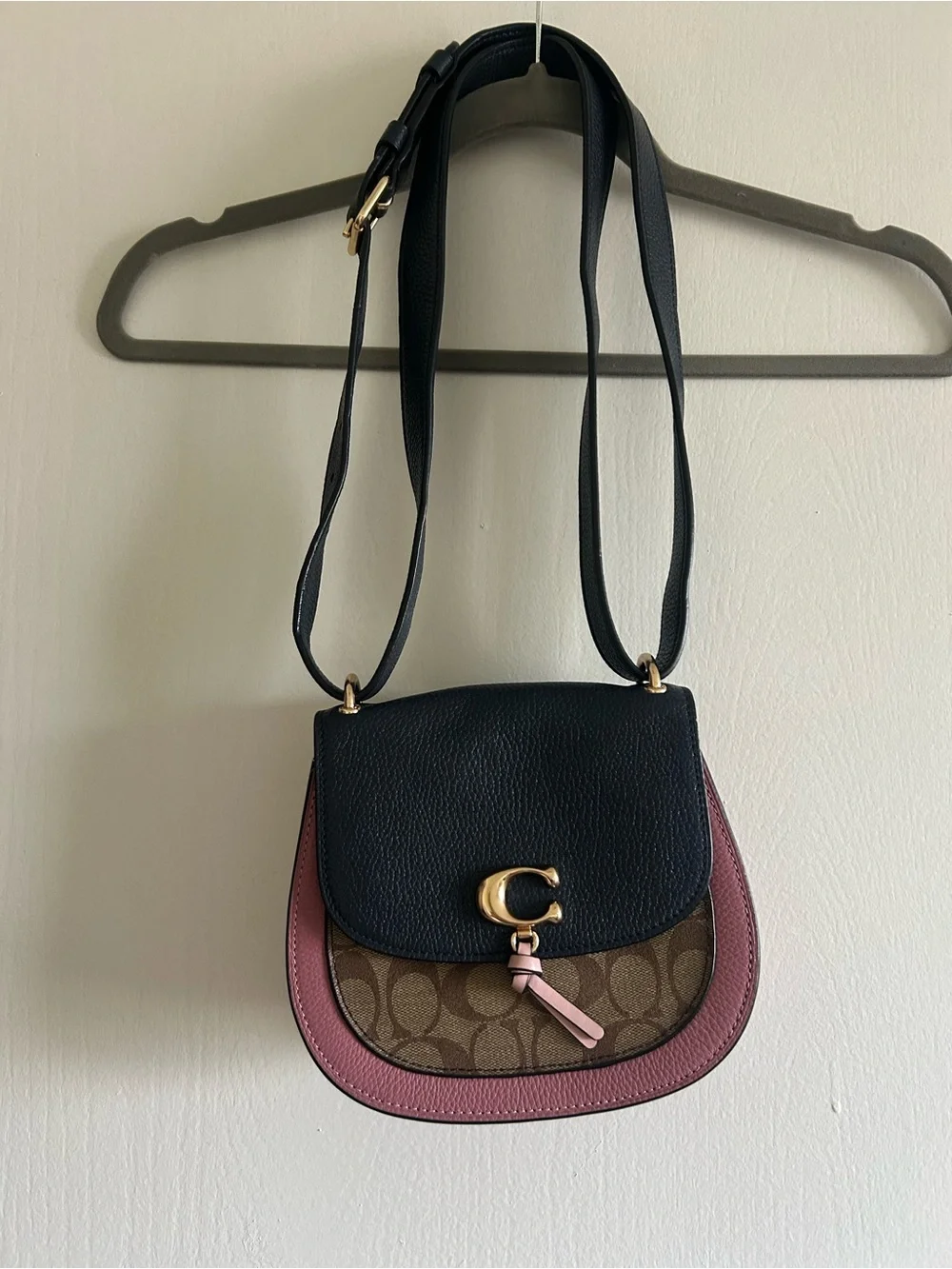 Coach Signature Remi Saddle Crossbody in navy blue and pink, classic coach